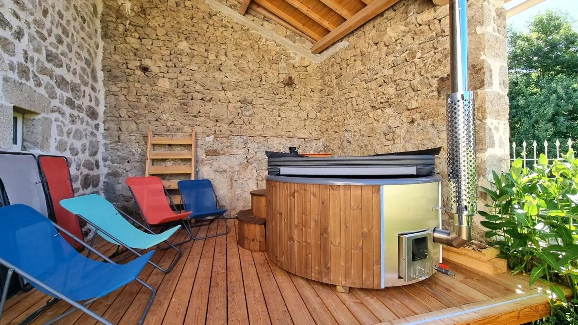 Spacieux Gite Avec Bain Nordique Et Wifi A Usson-En-Forez - Fr-1-496-359