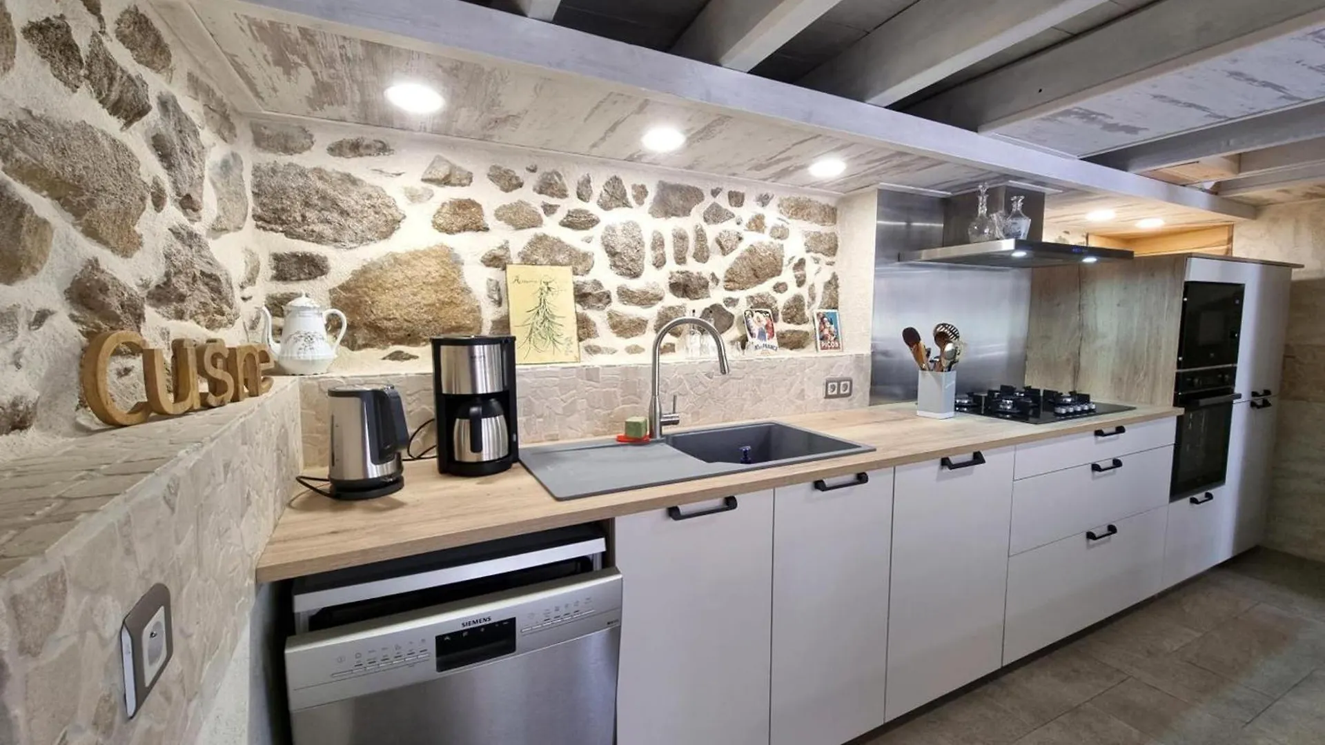Spacieux gîte avec bain nordique et wifi à Usson-en-Forez - FR-1-496-359