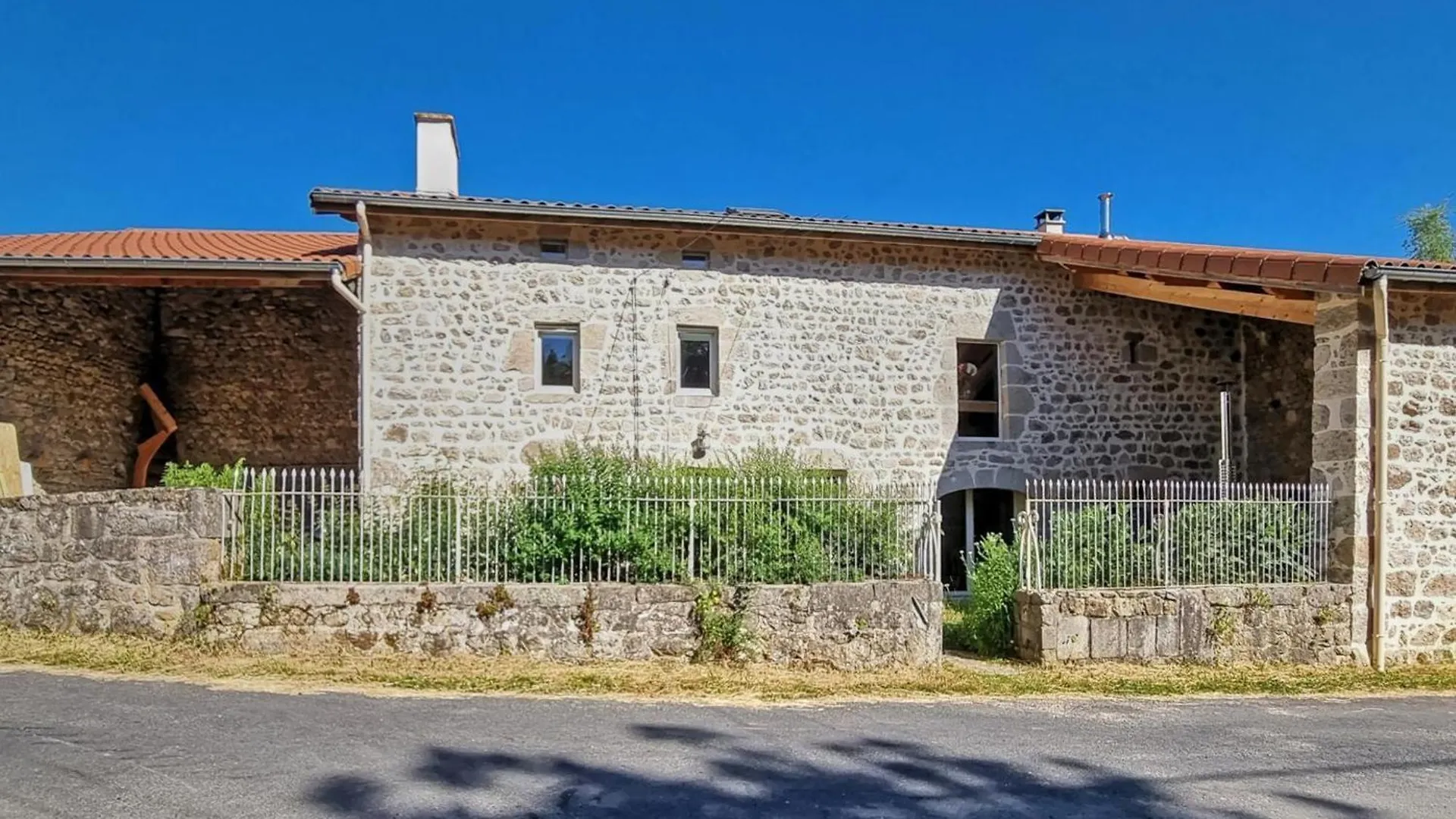 Spacieux gîte avec bain nordique et wifi à Usson-en-Forez - FR-1-496-359