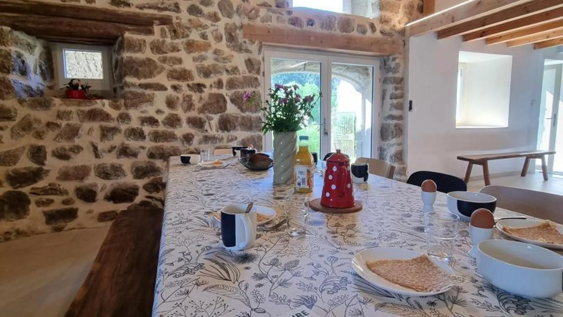 Spacieux gîte avec bain nordique et wifi à Usson-en-Forez - FR-1-496-359
